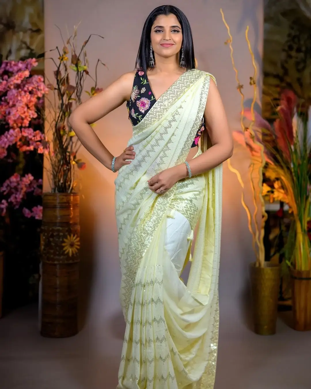 INDIAN TELEVISION ACTRESS SHYAMALA IN WHITE SAREE